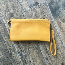 Load image into Gallery viewer, Pebble Wristlet / Crossbody