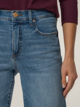 Load image into Gallery viewer, Avery High Rise Straight Raw Hem - BLDN
