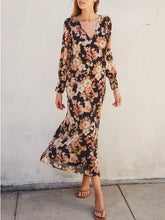 Load image into Gallery viewer, Floral Long Sleeve Midi Dress - Black Floral
