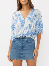 Load image into Gallery viewer, Knot Front Button-down - Blue/White
