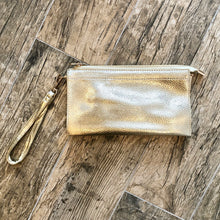 Load image into Gallery viewer, Pebble Wristlet / Crossbody
