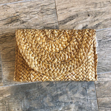 Load image into Gallery viewer, Chunky Straw Clutch - 10 Colors
