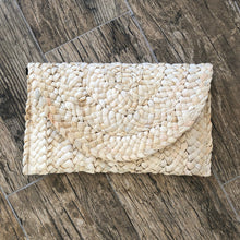 Load image into Gallery viewer, Chunky Straw Clutch - 10 Colors
