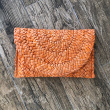 Load image into Gallery viewer, Chunky Straw Clutch - 10 Colors
