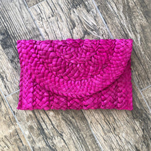 Load image into Gallery viewer, Chunky Straw Clutch - 10 Colors
