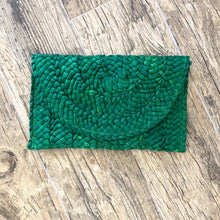 Load image into Gallery viewer, Chunky Straw Clutch - 10 Colors
